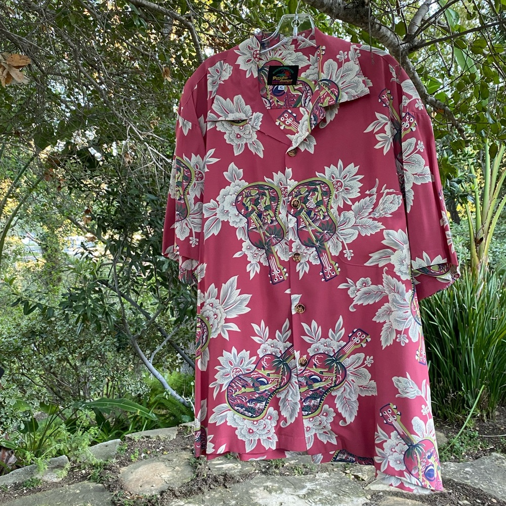 PARADISE ON A HANGER✨Rare Vintage Hawaiian Shirt Ukelele